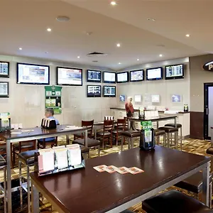 Nightcap At Edge Hill Tavern Cairns